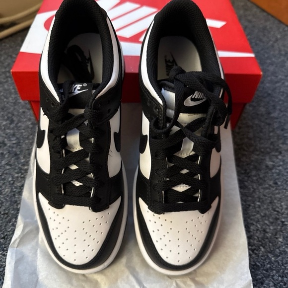 Nike Black and White Sneakers Classic High-Top Design - Picture 2 of 4